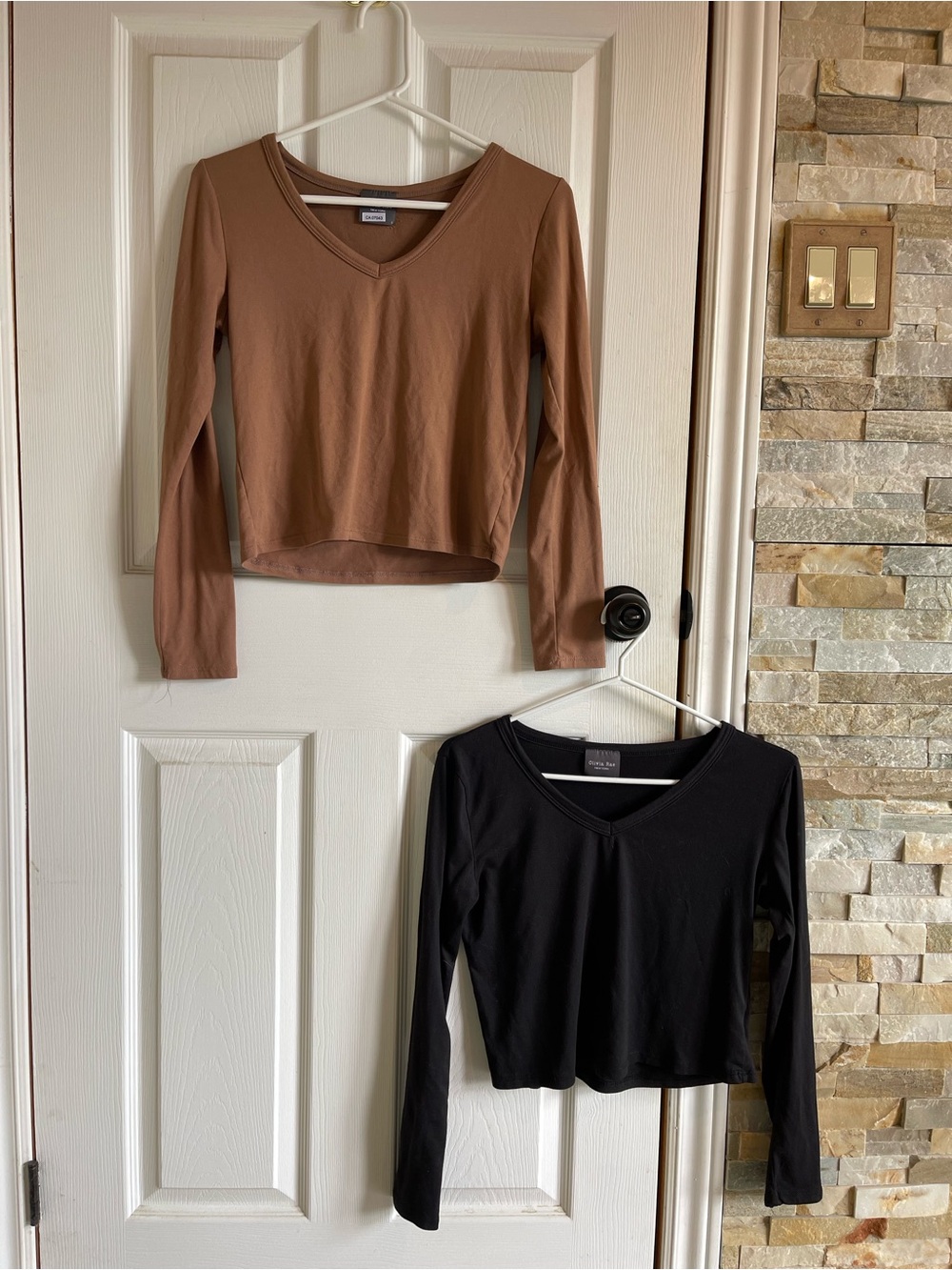 V-Neck Long Sleeve crop Top for women size small — Black / Brown